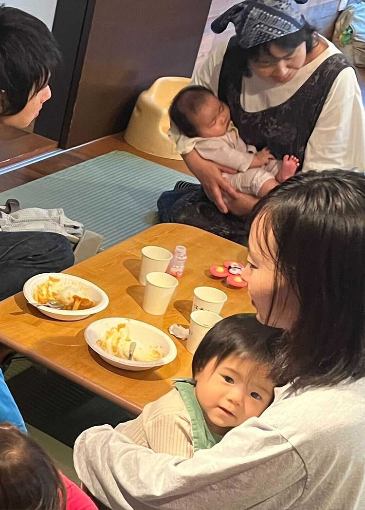 よるによる会